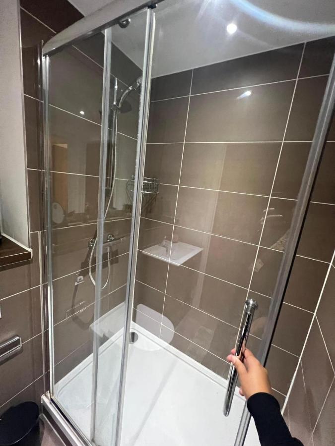 Spacious Sleep 7 Flat 20 Mins Central London Bp65 Exterior photo